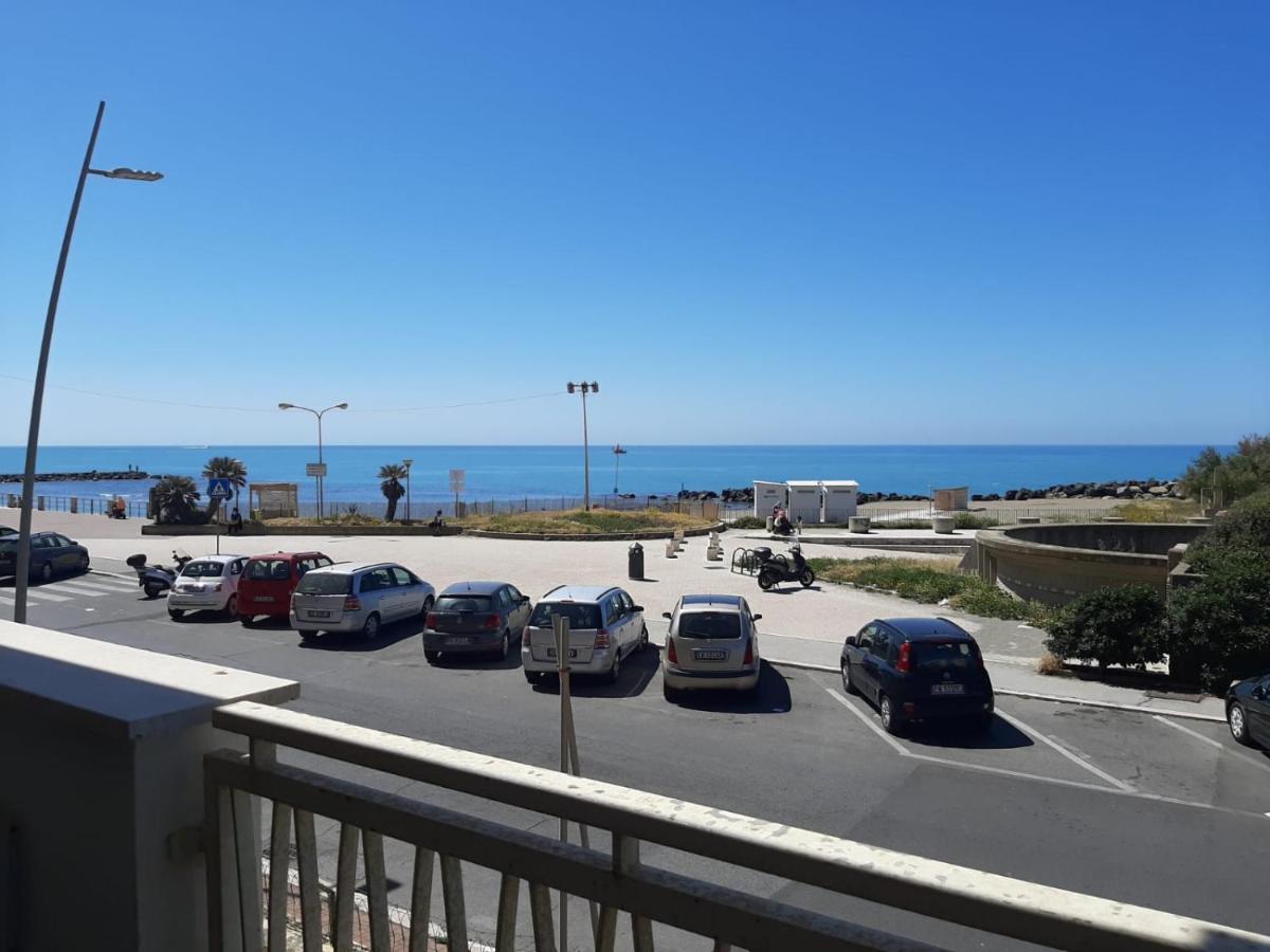 شقة ليدو دي أوستيا  في La Terrazza Sul Porto المظهر الخارجي الصورة