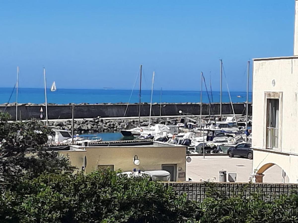 شقة ليدو دي أوستيا  في La Terrazza Sul Porto المظهر الخارجي الصورة